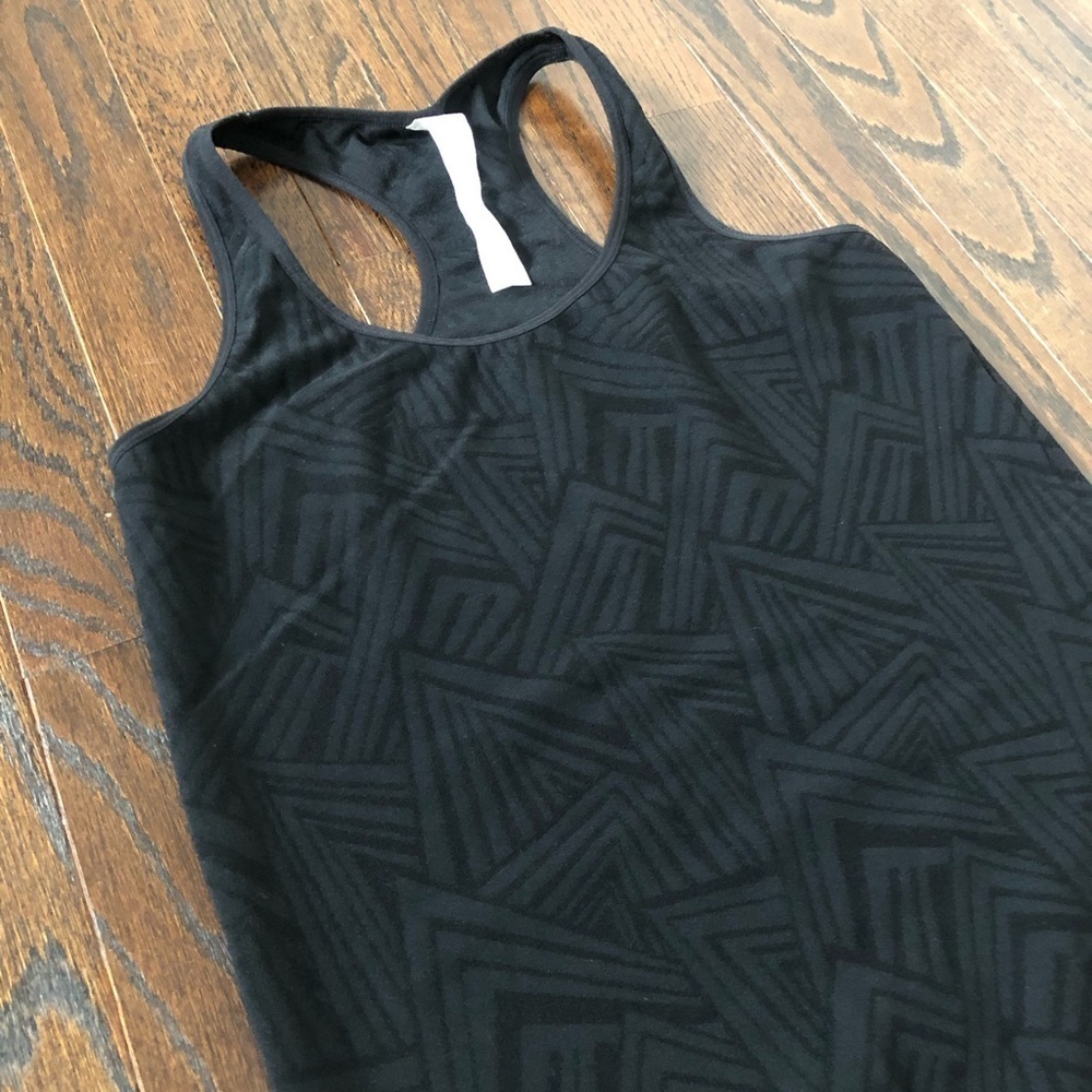 Fabletics Women’s S Olympus Seamless Razor Back Tank in Perfect Peak Black - EUC - Picture 3 of 9